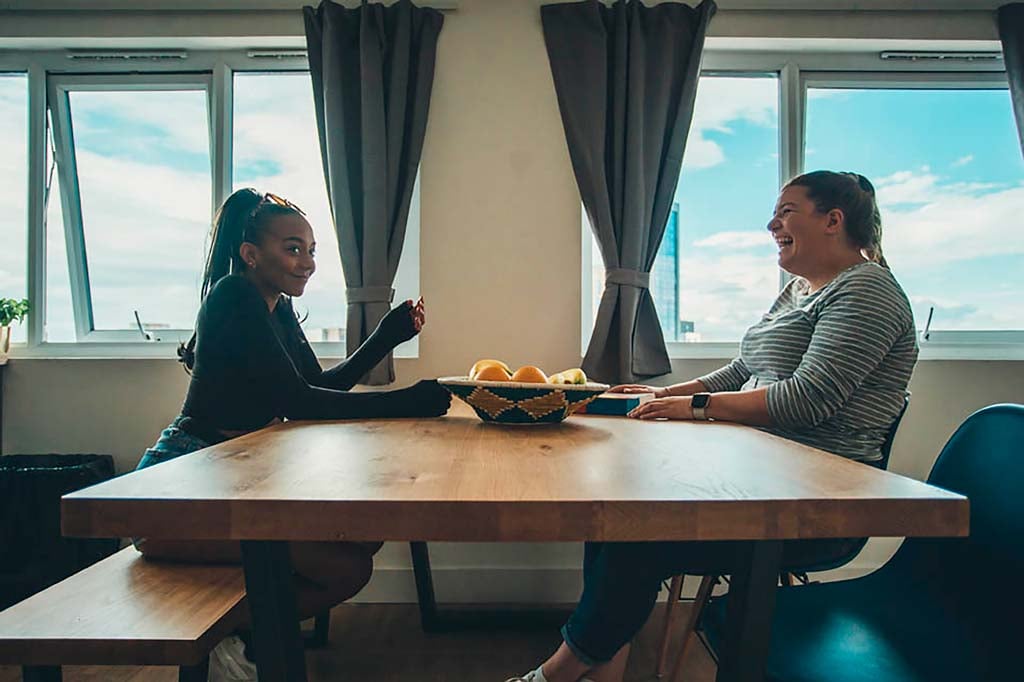 lulworth-student-accommodation-bournemouth-friends-at-table
