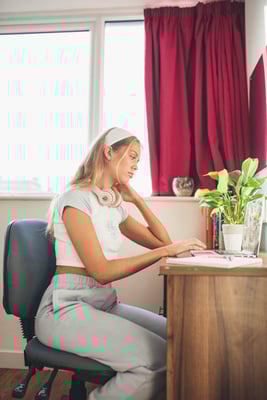 lulworth-student-accommodation-bournemouth-work-desk